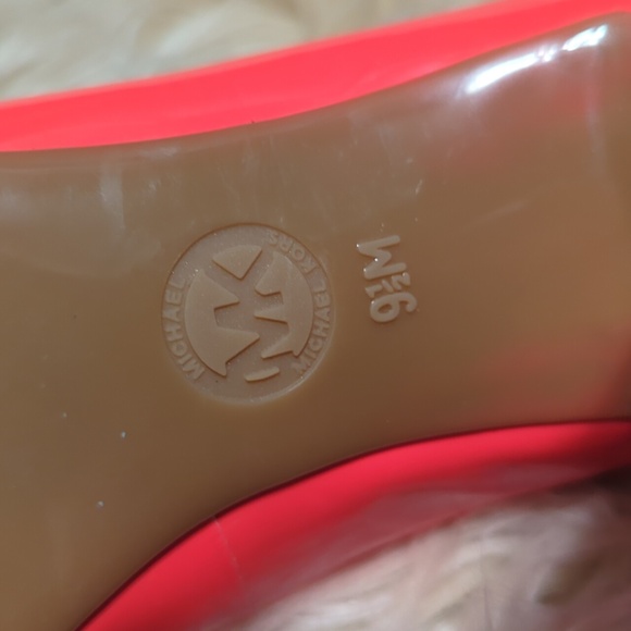 Michael Kors Pointy toe 3" stiletto heel with small gold detail sz 9.5 - Picture 7 of 10